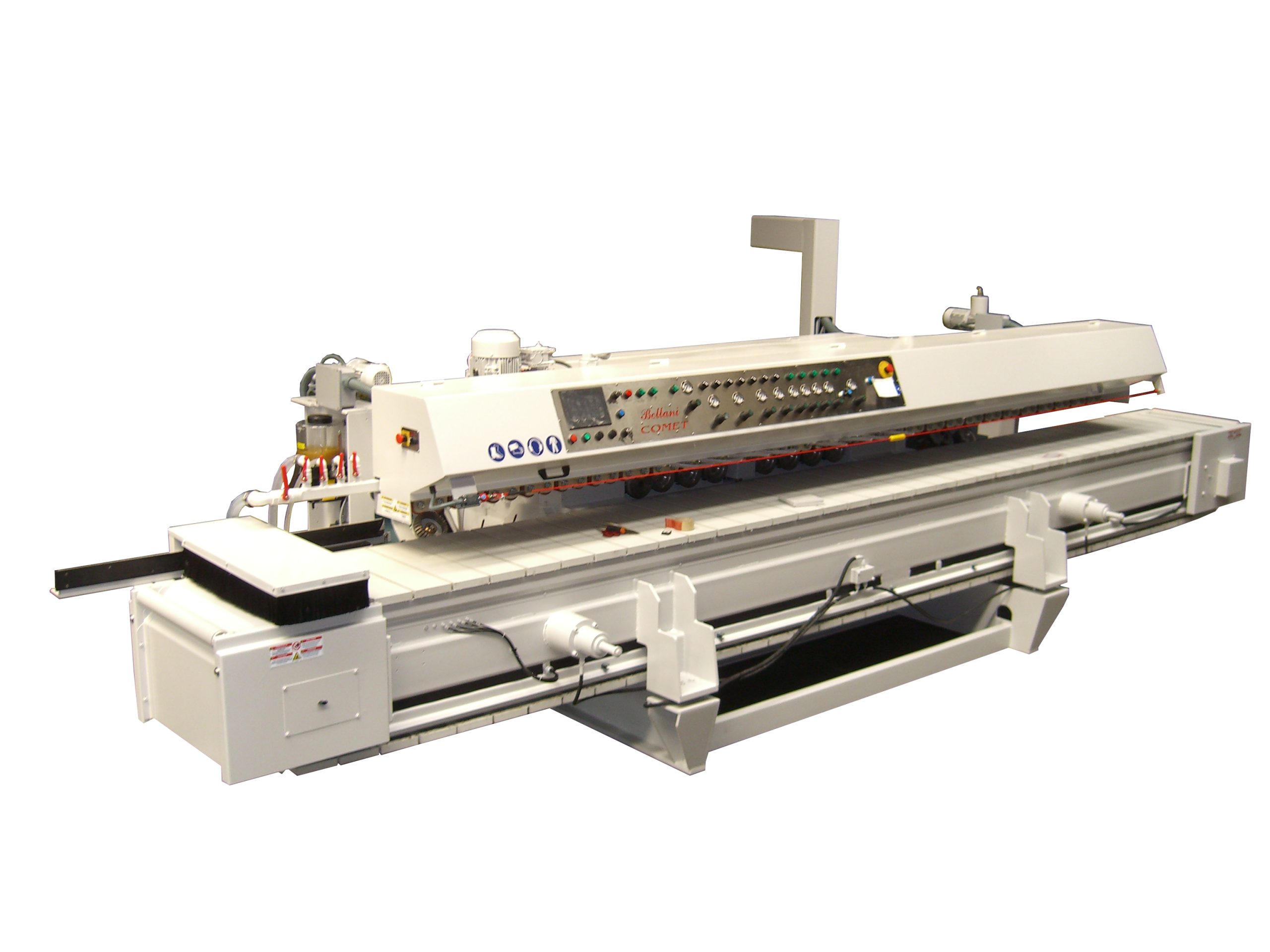 Grande máquina industrial branca para o processamento de vidro, com painel de controlo, esteira transportadora e componentes de polimento, apresentada isolada num fundo branco.